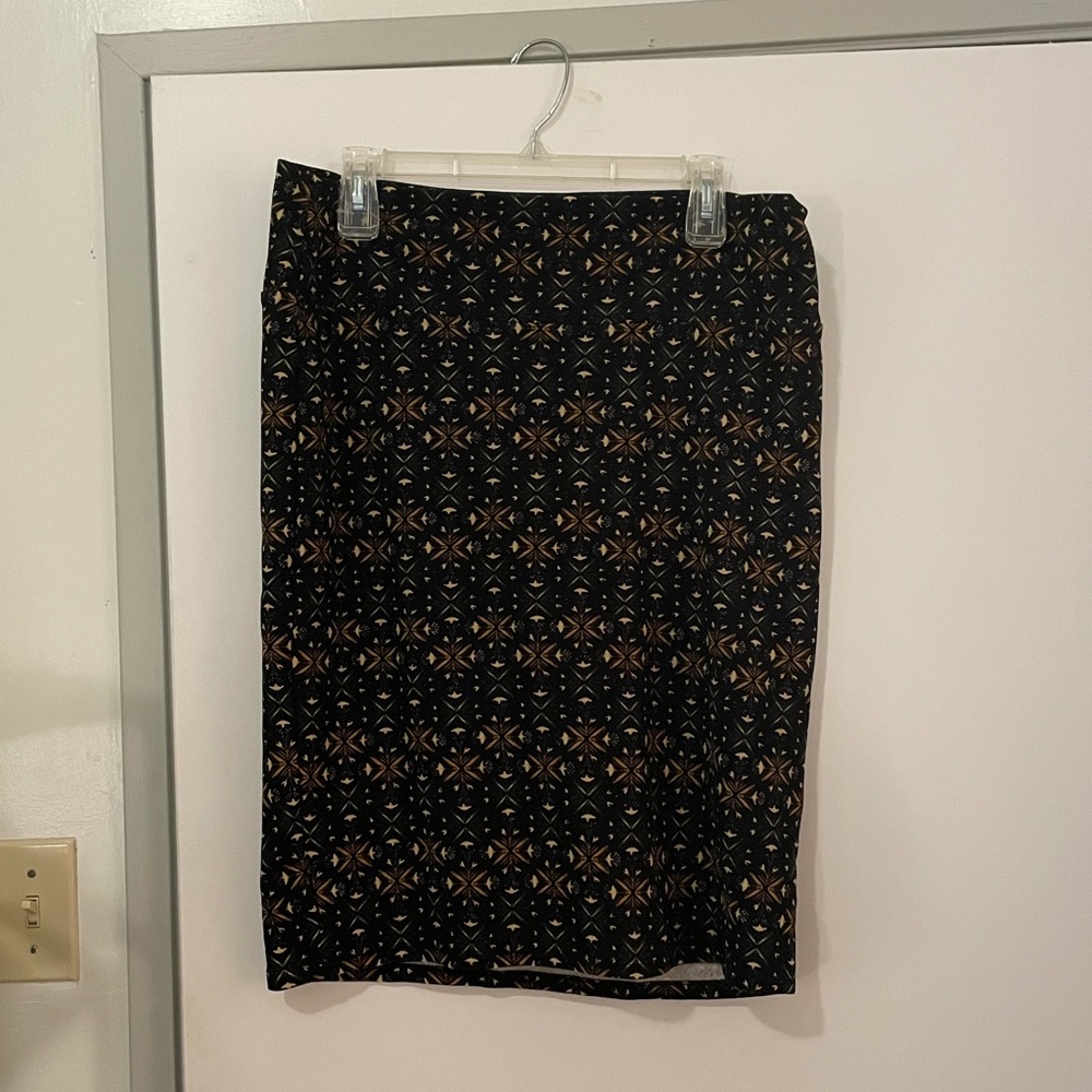 LuLaRoe Cassie Pencil Skirt in Black pattern, Large